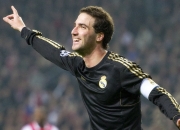 开云体育中国-从德甲争冠焦点战到西班牙淘汰巴拉圭，足球世界的战术交响与命运变奏