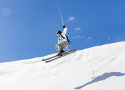 开云体育APP下载-双重赛场，英格兰险胜瑞典之夜，马龙点燃乒乓激情