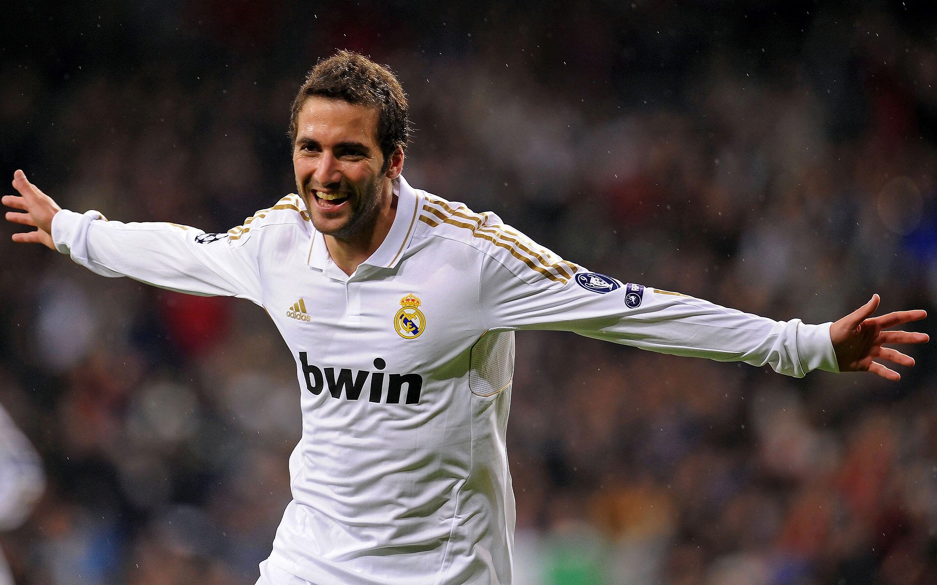 厄德高，F1街道赛之夜的稳定心脏，永不掉线的中场节拍器